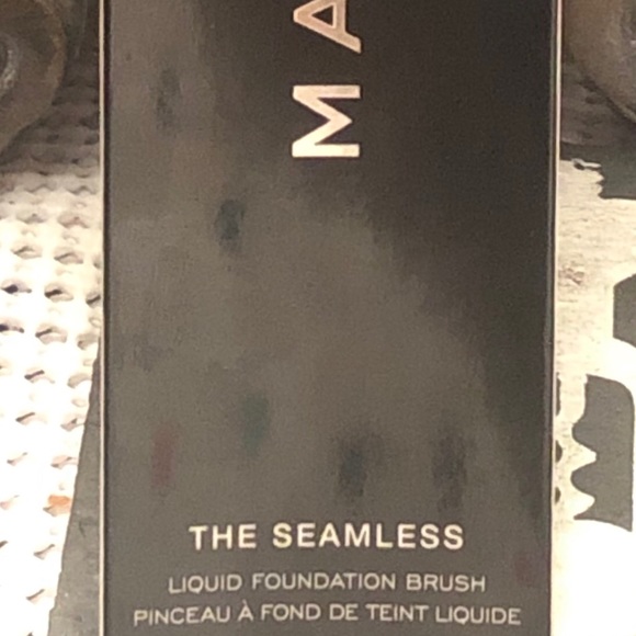 MARC JACOBS The Seamless #4 Foundation Brush, NIB - Picture 7 of 7